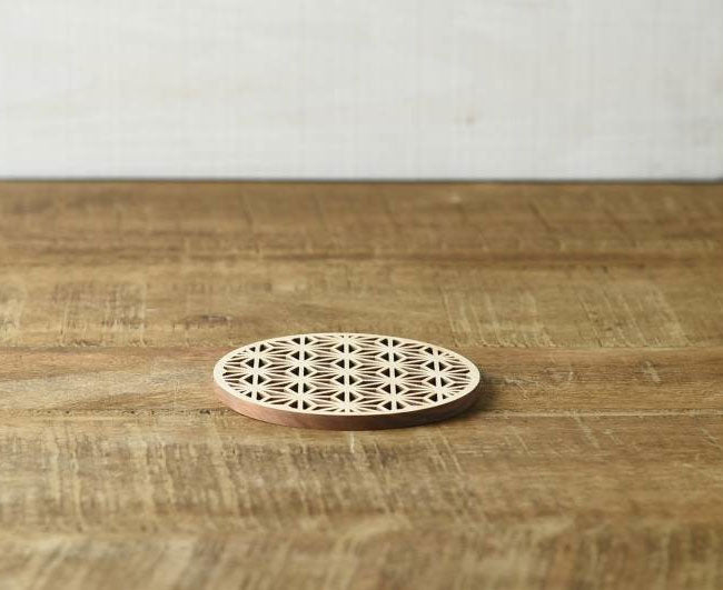 Hinoki coaster with traditional Japanese pattern, laser processing, "Asanoha"