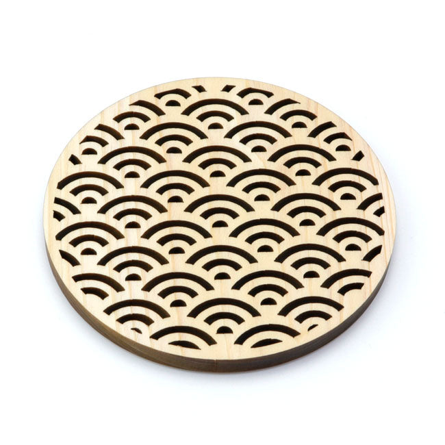 Hinoki coaster with traditional Japanese pattern, laser processing, "Wave pattern"
