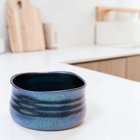 Elegant Black Shine Matcha Bowl – Handcrafted Mino Ware from Japan