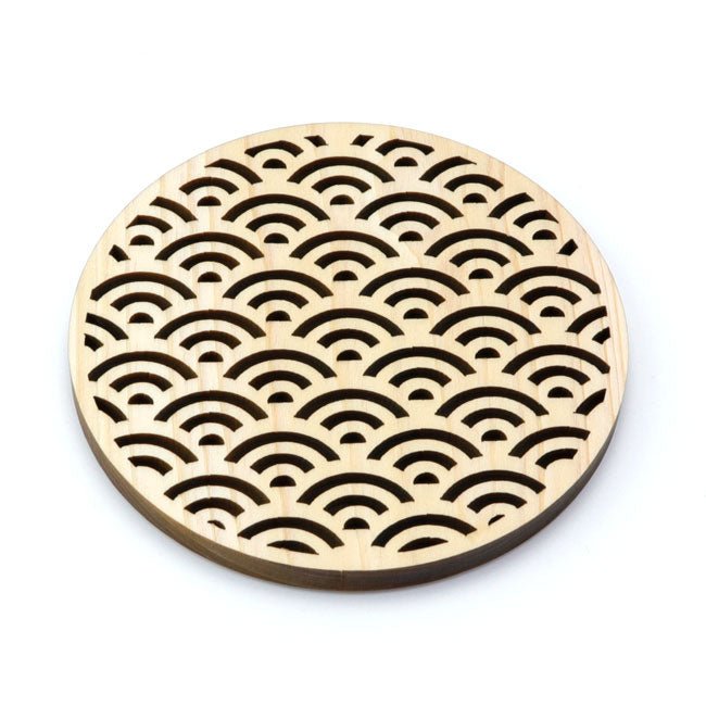 Hinoki coaster with traditional Japanese pattern, laser processing, "Wave pattern" - MatchaJP