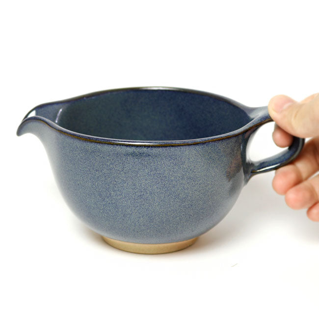 Gray Matcha Bowl with Handle and Spout – Handcrafted Mino Ware, Perfect for Matcha Lattes