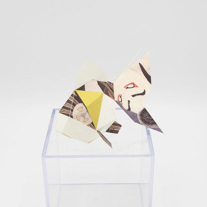 Paper Craft Interior – Ukiyo - e Paper Craft “Goldfish & Otani Oniji III as Edohei” by Toshusai Sharaku | Made in Japan - MatchaJP