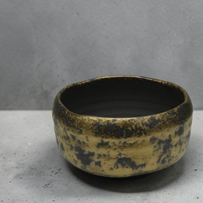 Gold Hammered Matcha Bowl — Authentic Mino Ware Chawan, Made in Japan