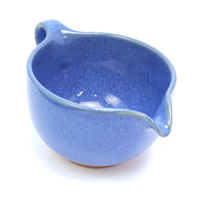 Sky Blue Matcha Bowl with Handle and Spout – Handcrafted Mino Ware, Perfect for Matcha Lattes - MatchaJP